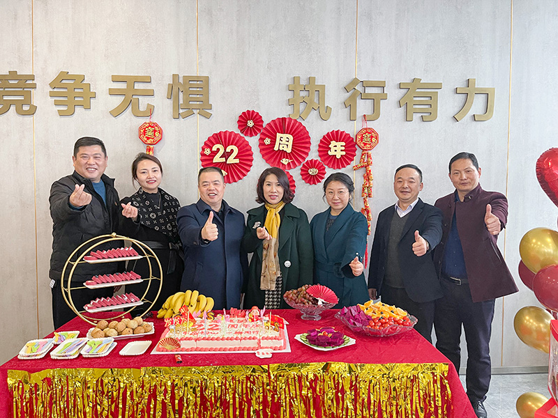 共享生日蛋糕，同享22年美好